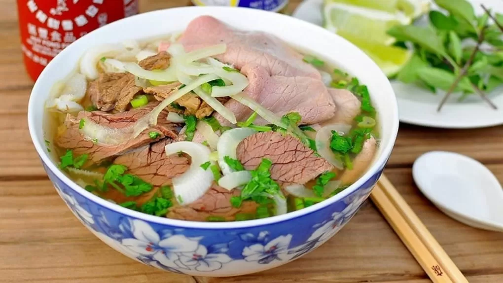 HANOI BEST FOOD TOUR (HALF DAY)